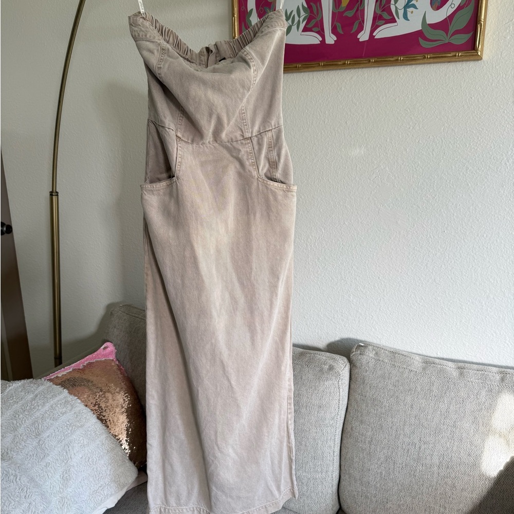 Elegant Beige Sleeveless Dress